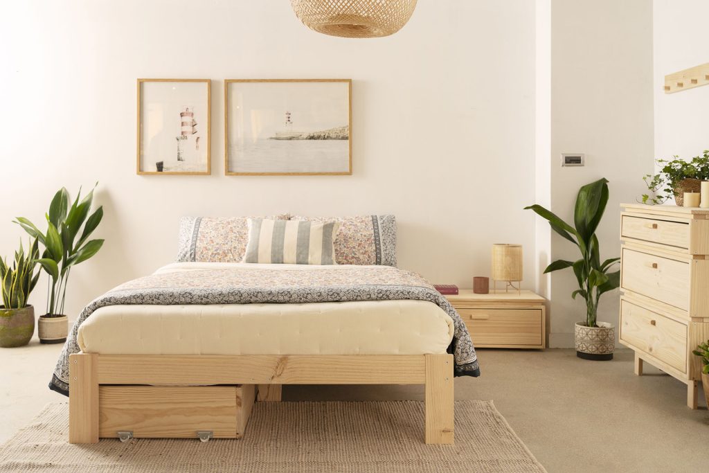 Lit en bois avec rangement